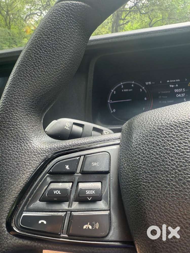 Mahindra Xuv700 2.0 Ax 3 Petrol Mt 5 Str, 2022, Petrol