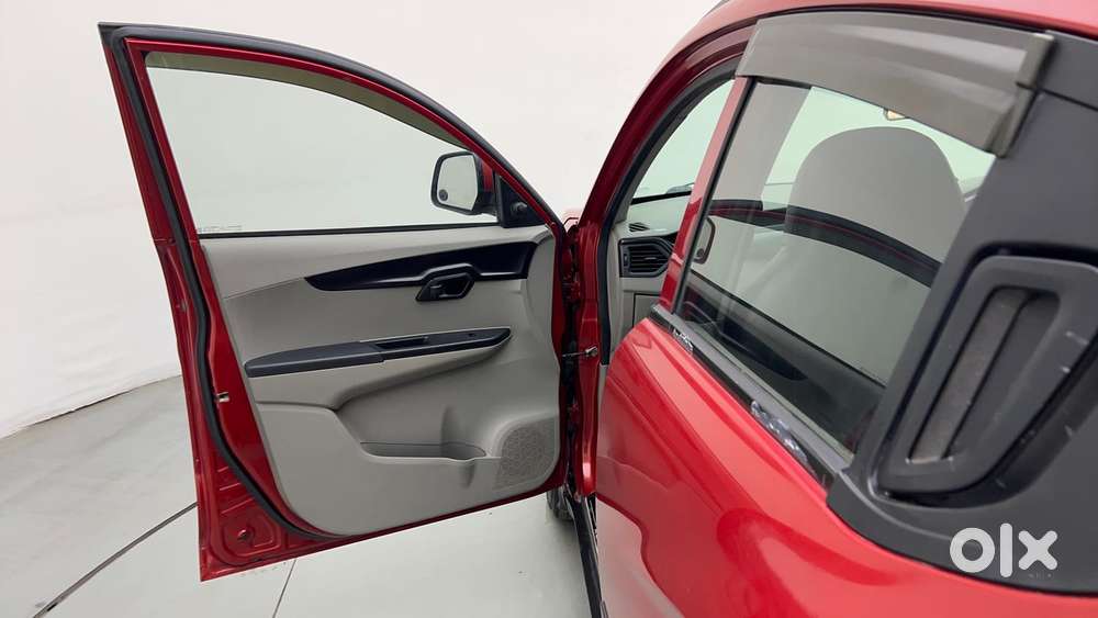 Mahindra Kuv 100 Mfalcon G80 K4 Plus, 2017, Petrol