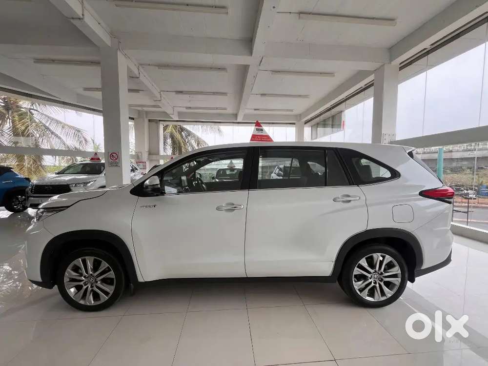Toyota Innova Hycross 2024