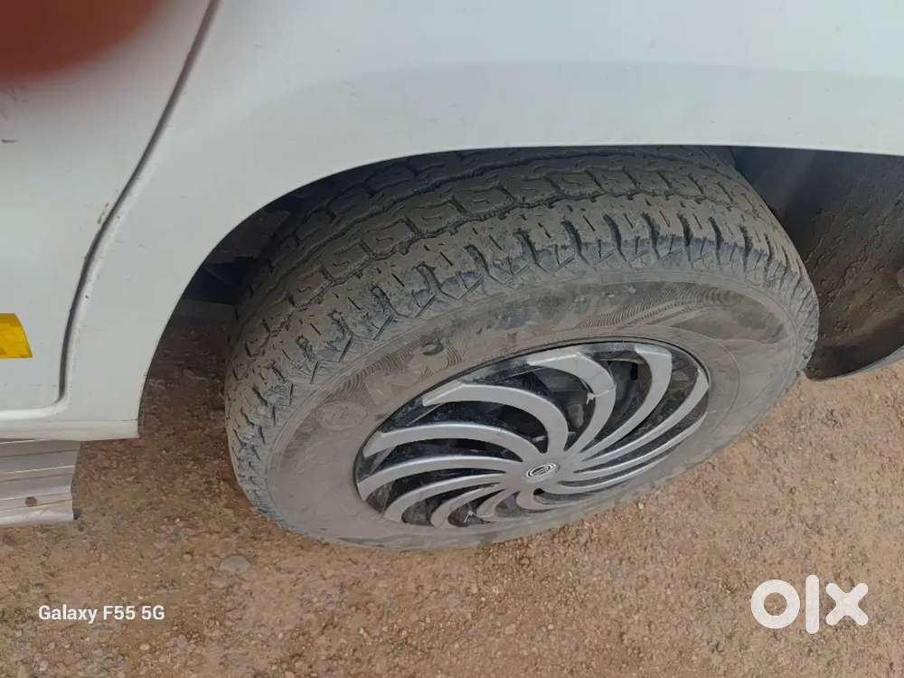 Mahindra Tuv 300 2018