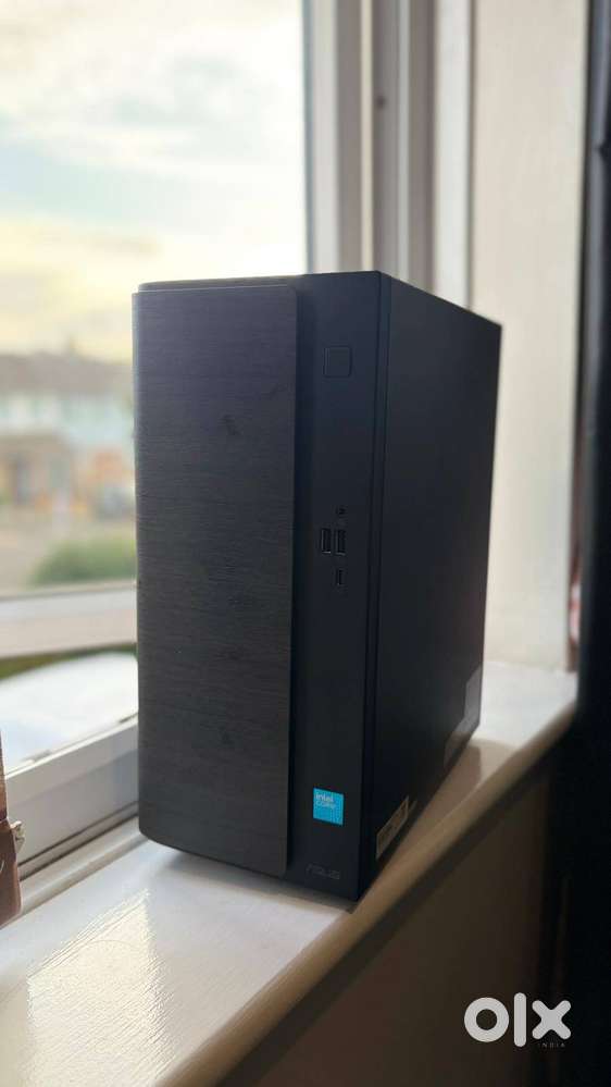 ASUS Desktop Intel Core 7 240H  16GB RAM  512 GB NVMe  Like New