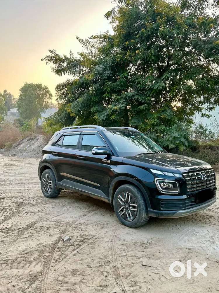 Hyundai Venue 2024 Petrol 20000 Km Driven