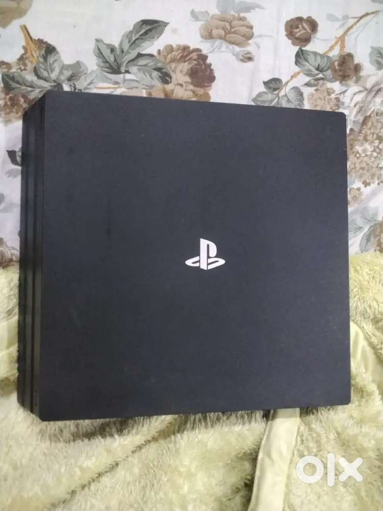 Ps4 pro good condition with 2 controllers