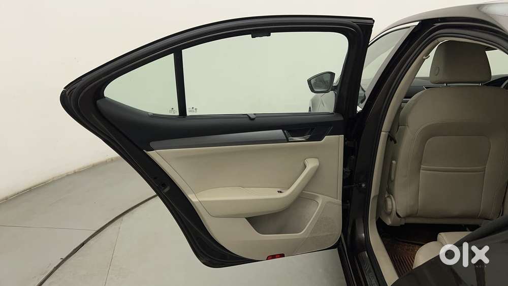 Skoda Superb [ ] 1.8 Style Tsi At, 2018, Petrol