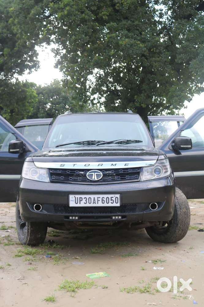 Tata Safari Storme Black Color
