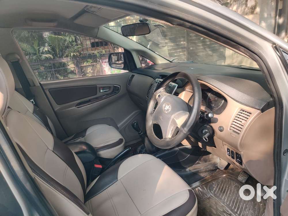 Toyota Innova 2.5 Vx (diesel) 8 Seater Bs Iv, 2015, Diesel