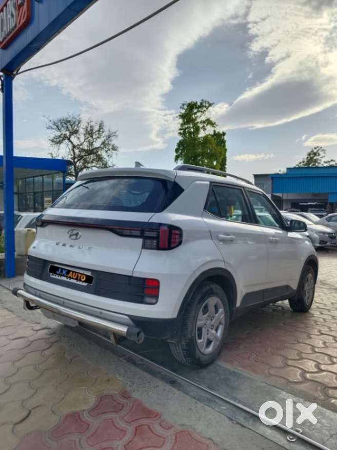 Hyundai Venue Sx Mt, 2023, Petrol