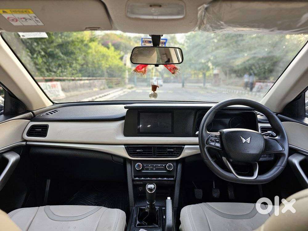 Mahindra Xuv700 2.2 Mx Diesel Mt 5 Str, 2022, Diesel