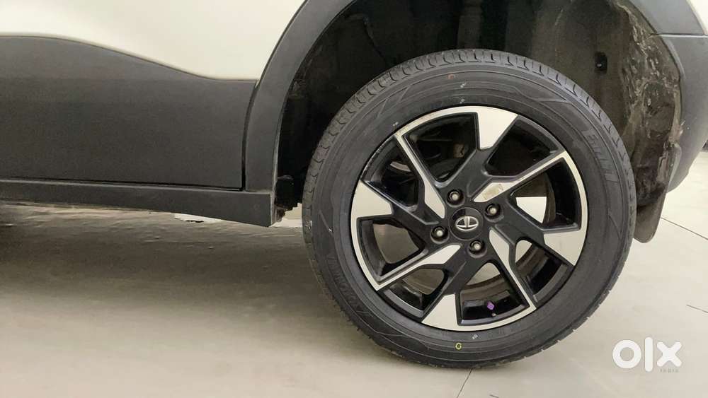 Tata Punch 1.2 Revotron Creative Amt Dual Tone, 2022, Petrol