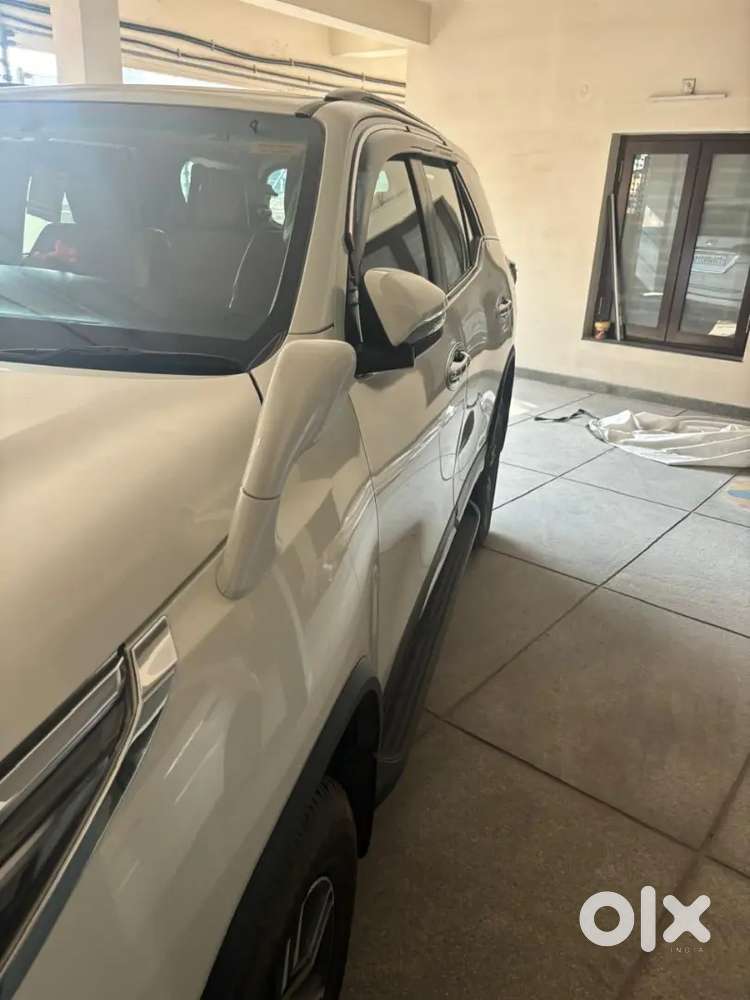 Toyota Fortuner Legender 2022 Showroom Track