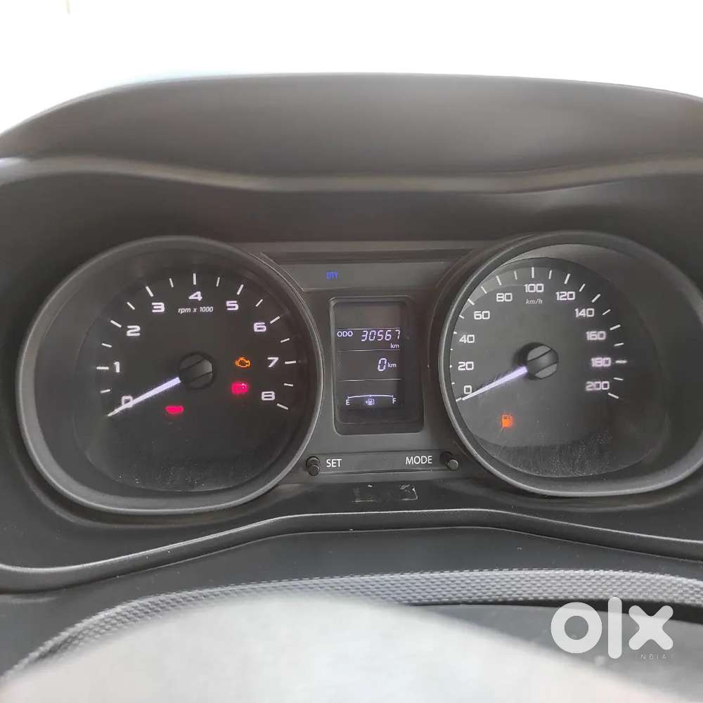 Tata Nexon Xm Petrol (2017–2020)  Well Maintained  5-star Safety