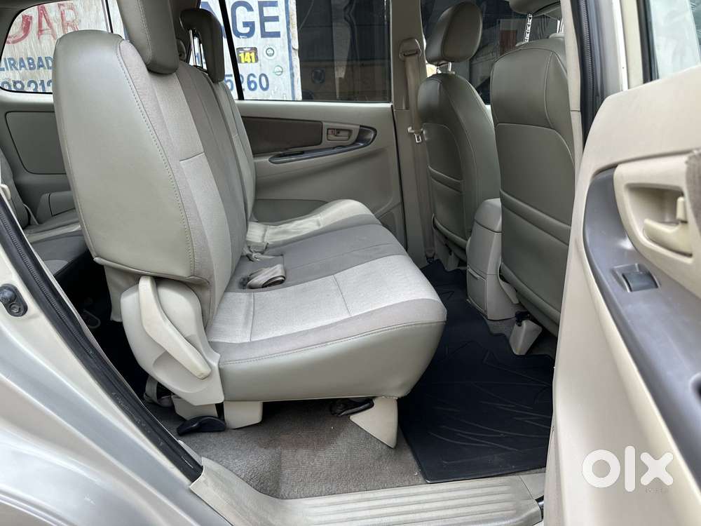 Toyota Innova 2.5 G (diesel) 8 Seater, 2012, Diesel