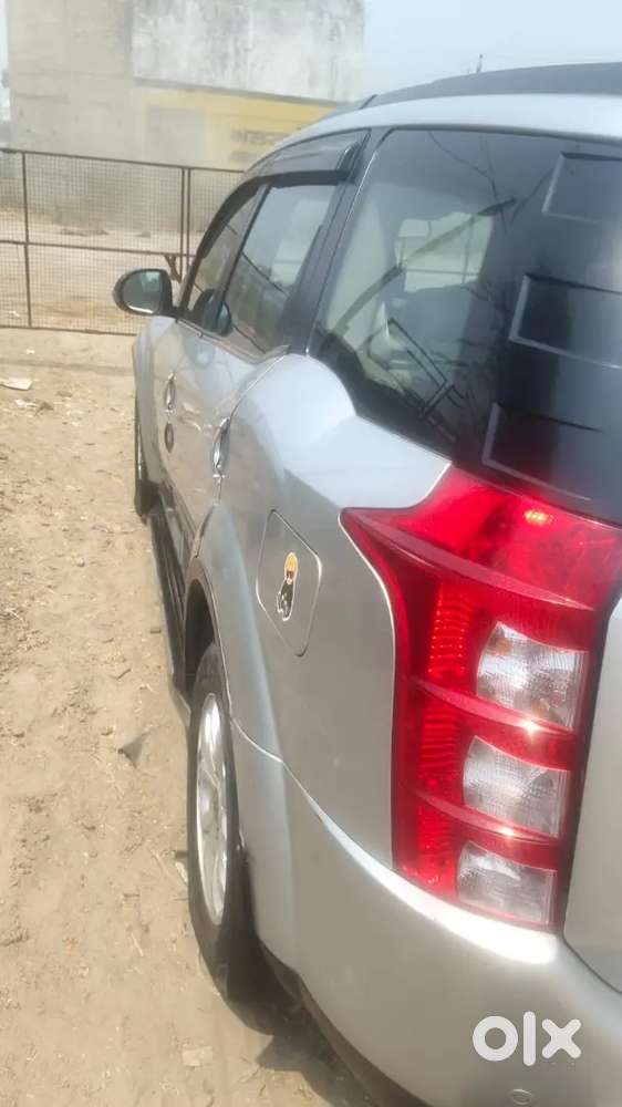 Mahindra Xuv500 2015 1st Owner W10 Sunroof