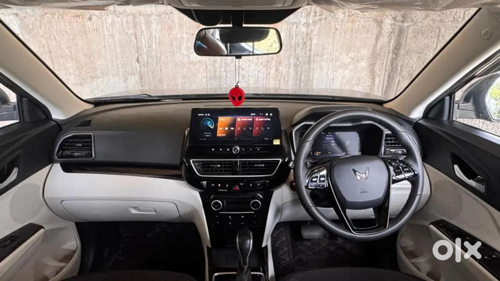Mahindra Xuv 3xo Ax5 2025