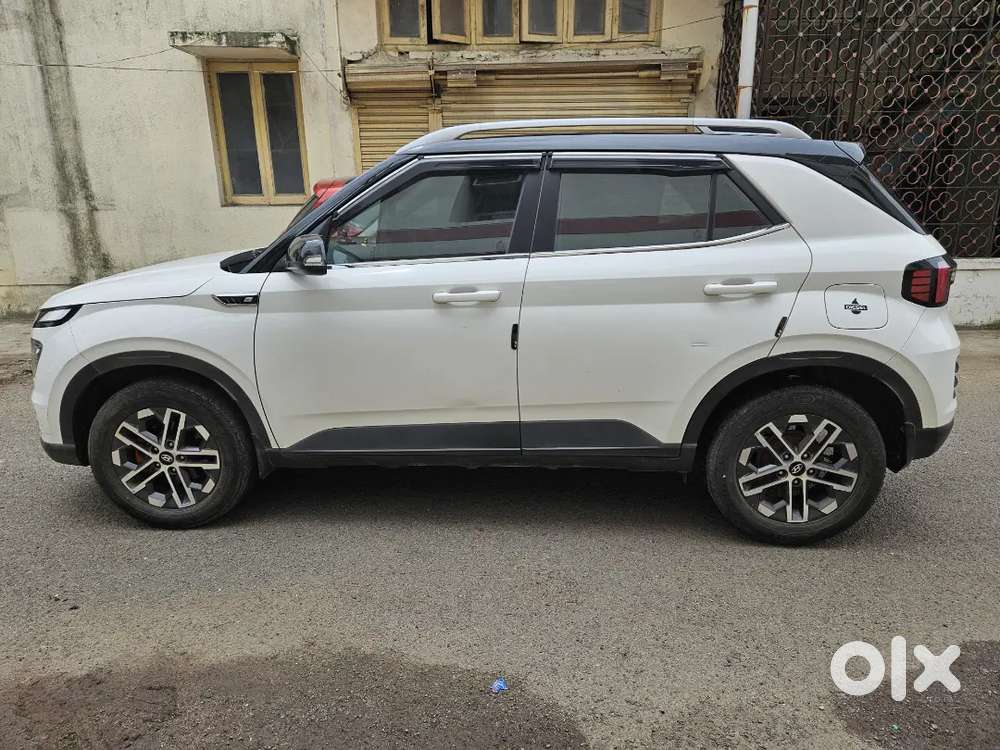 Hyundai Venue  Nov. 2022 Diesel Manual First Owner