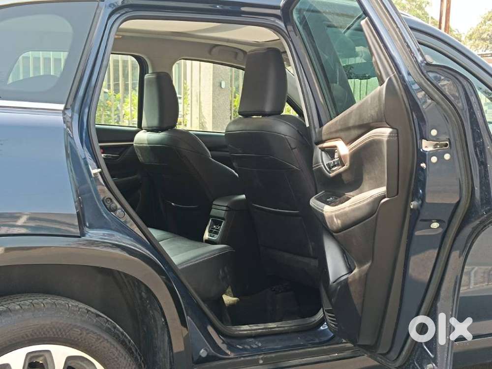Maruti Suzuki Grand Vitara 1.5 Alpha Plus Intelligent Hybrid Ecvt, 2..