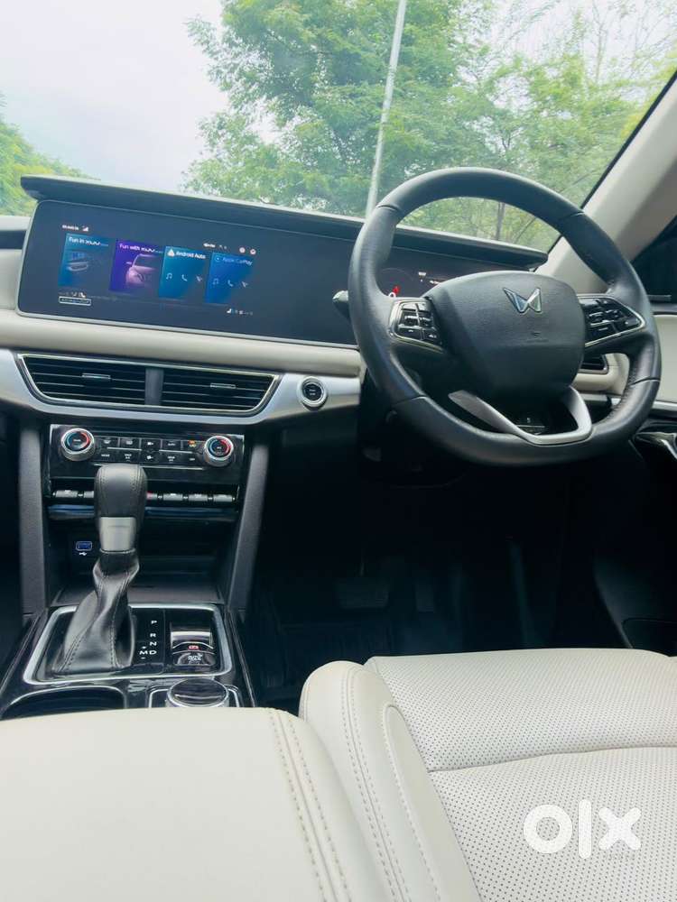 Mahindra Xuv700 2.2 Ax 7 Diesel At Luxury Pack Str, 2025, Diesel