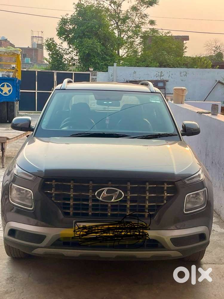Hyundai Venue 2021 Petrol 1st Owner