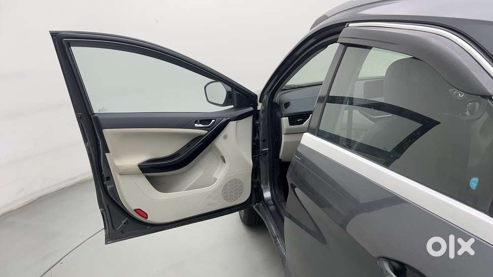Tata Nexon Xz Plus (hs), 2022, Petrol