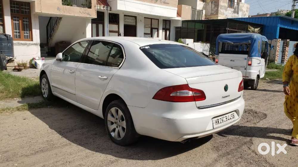 Skoda Superb 2013 Petrol 120000 Km Driven