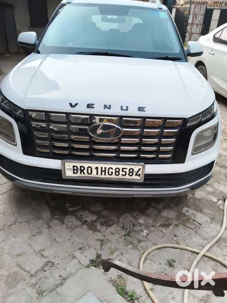 Hyundai Venue 2023 Petrol 28000 Km Driven