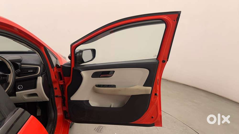 Tata Altroz 1.2 Xza Petrol Dct, 2025, Petrol