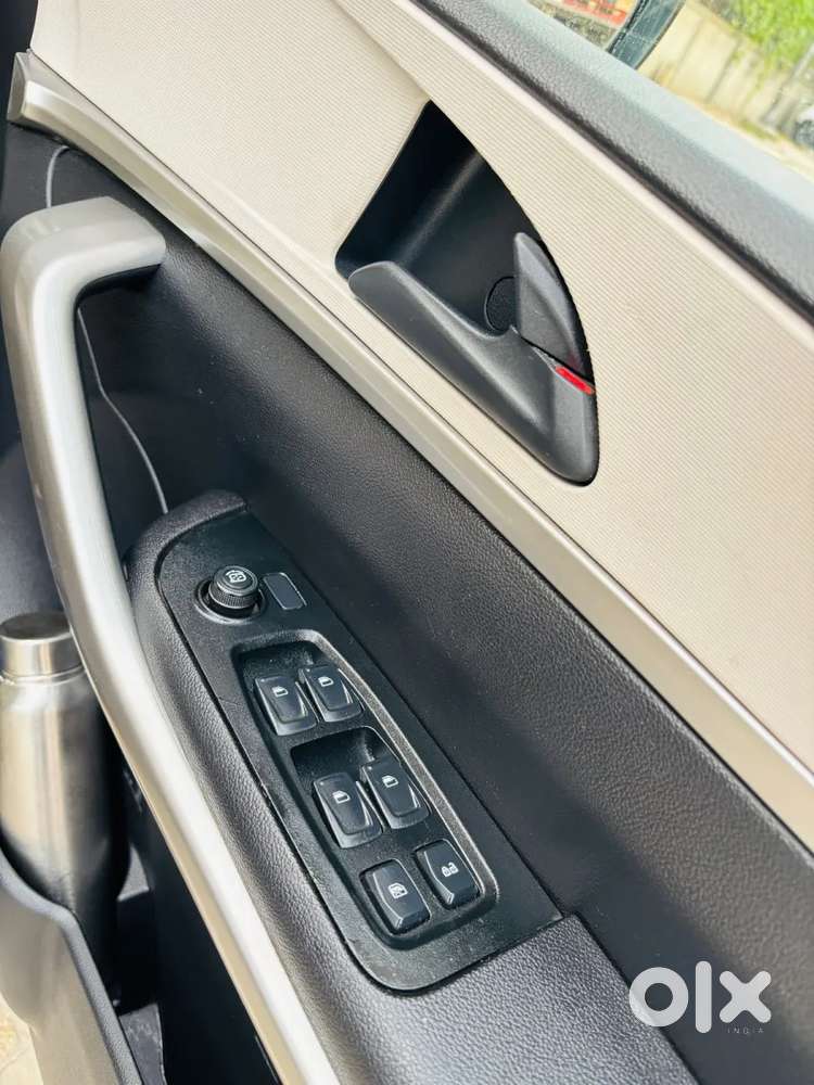 Mahindra Xuv700 2.0 Ax 5 Petrol Mt 7 Str, 2025, Petrol