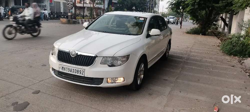 Skoda Superb 2011 Petrol 70000 Km Driven