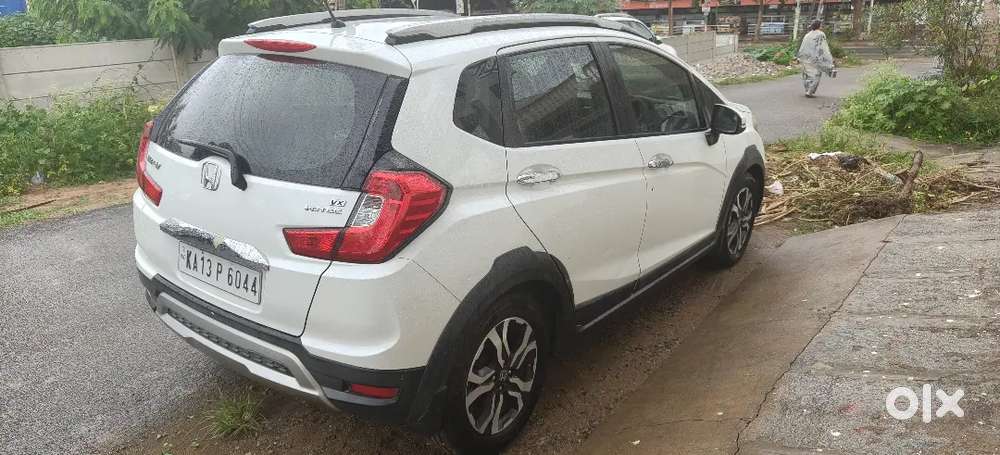 Cruice Control,,having Power Steering, Power Windows, Sunfroof