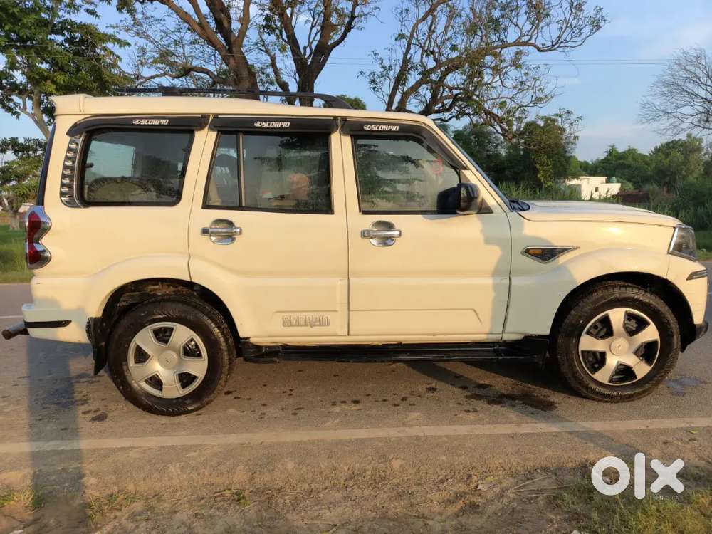 Mahindra Scorpio S6 Plus 2017