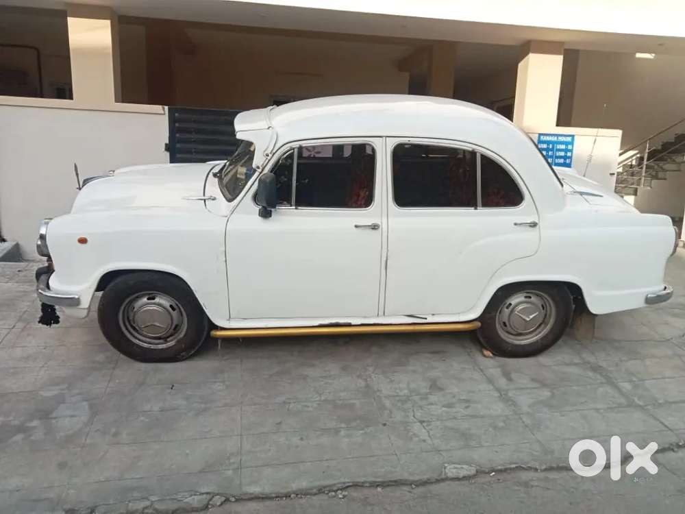 Ambassador Mark 3.  Hm Isuzu