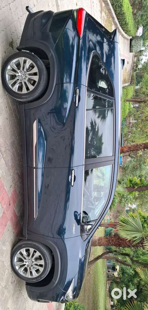 Toyota Innova Hycross 2.0 Zx Hybrid 7 Str, 2024, Petrol