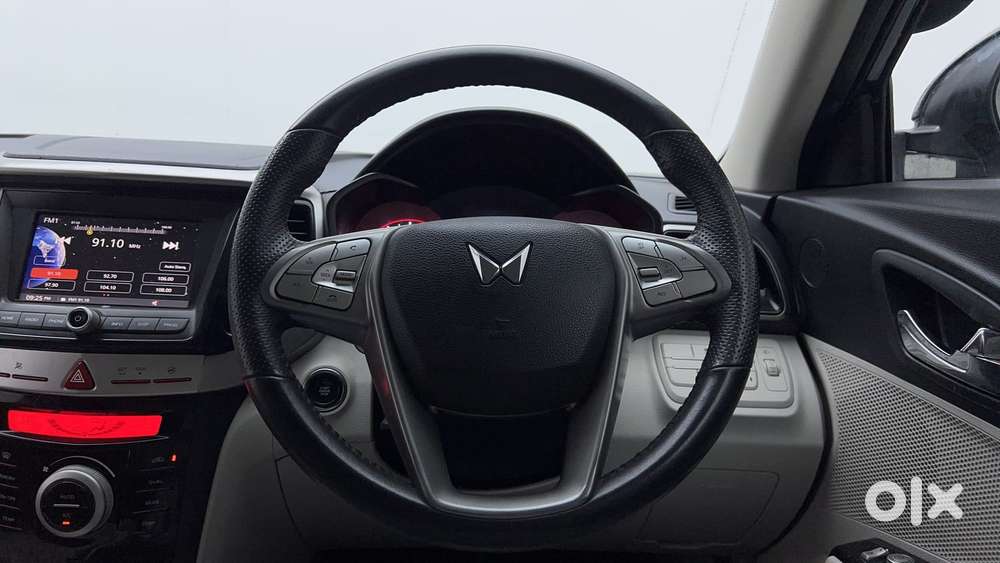 Mahindra Xuv300 1.2 W8 (o) Amt Petrol, 2023, Petrol
