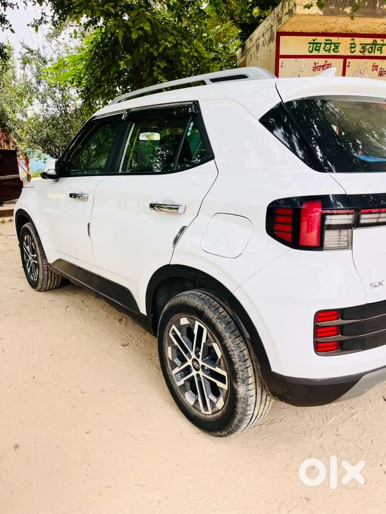 Hyundai Venue 2022 Diesel Well Maintained