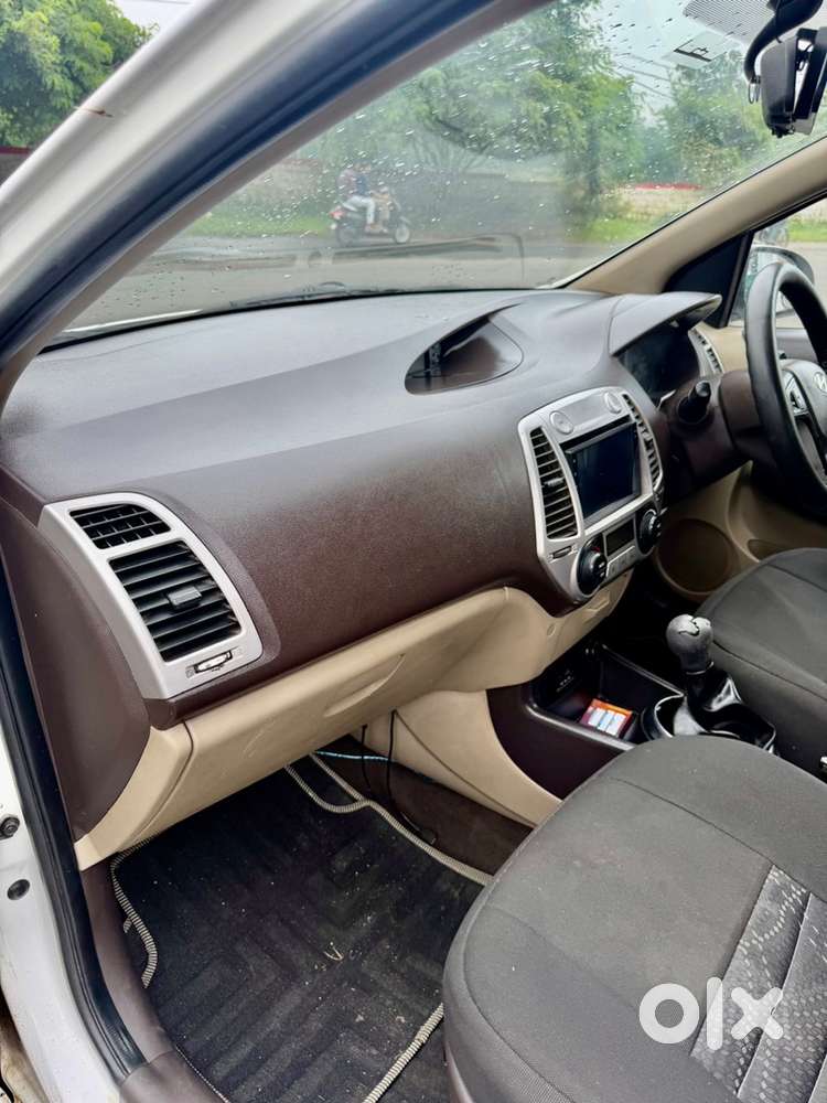 Hyundai I20 Sportz Petrol 2011