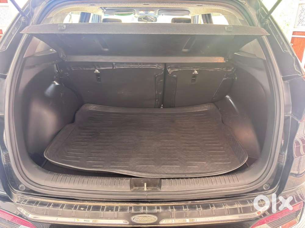 Well Maintained Black Colour With Dynamic Swipe Rear Indicators