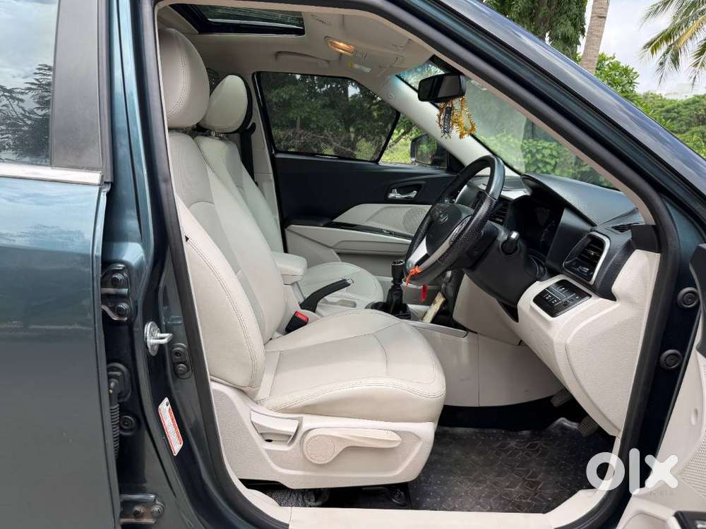 Mahindra Xuv300 W8 Diesel  Single Owner  52k Km  Sunroof  Excellen