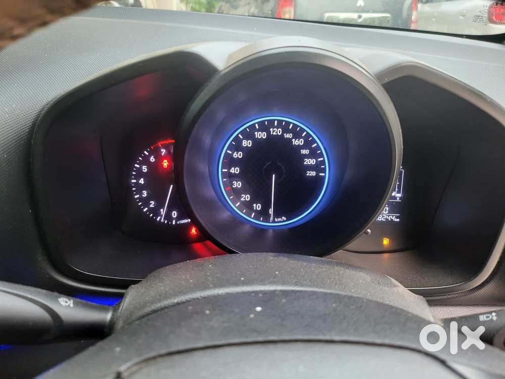 Hyundai Venue Petrol 19