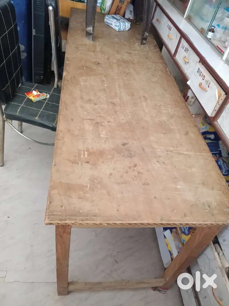 Table 6 by 2 fit & 2 chair good condition