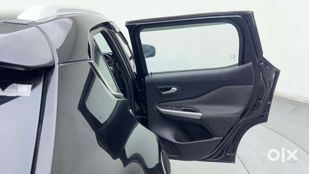 Nissan Magnite 1.0 Xv Premium, 2023, Petrol