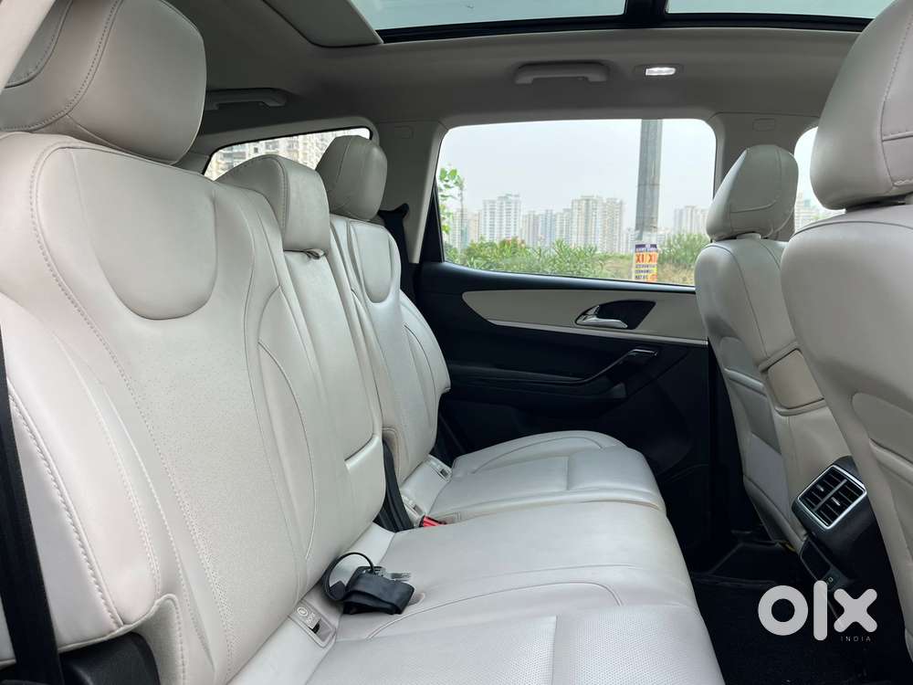Mahindra Xuv700 2.0 Ax 7 Petrol At Str, 2024, Petrol