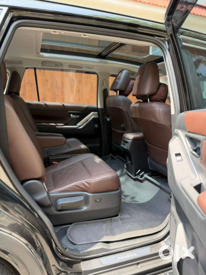 Toyota Innova Hycross 2.0 Zx (o) Hybrid 7 Str, 2025, Petrol