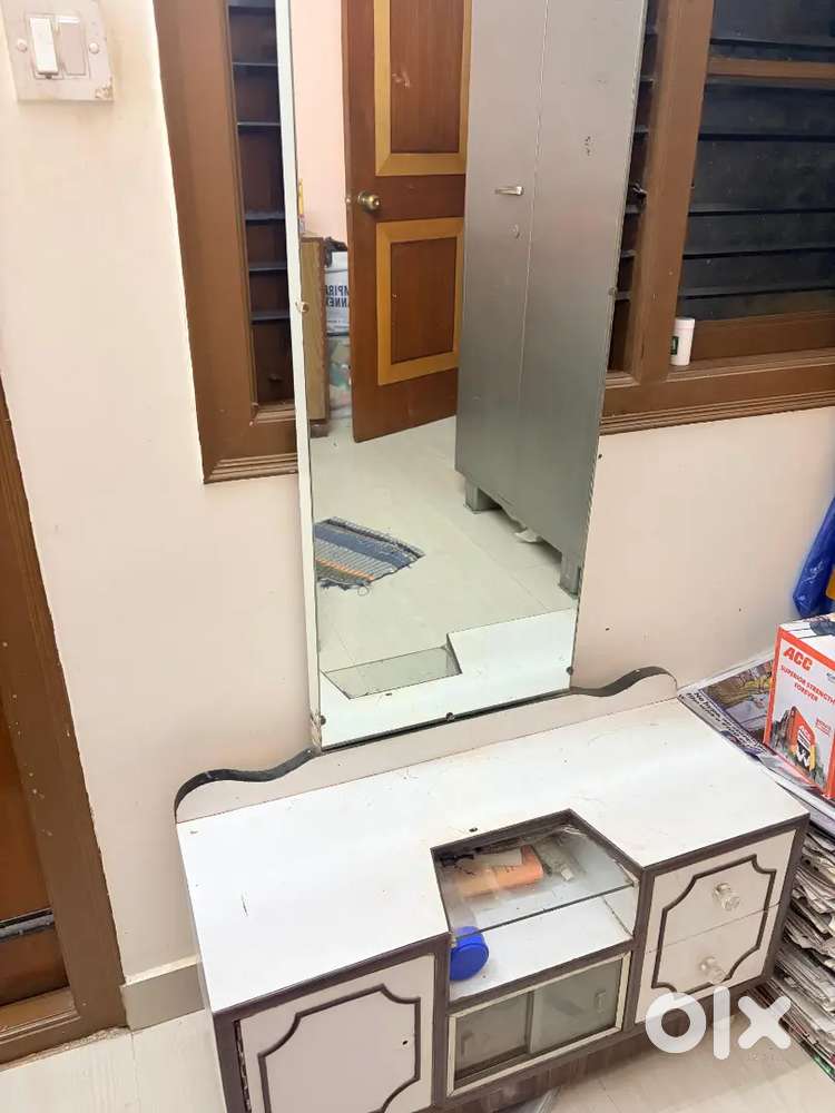 Dressing table