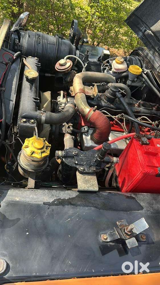 Mahindra Jeep Fully Air Condition Ready To Drive.