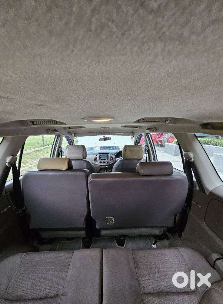 Toyota Innova 2.5 G (diesel) 8 Seater Bs Iv, 2016, Diesel