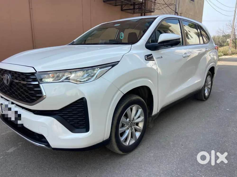 Toyota Innova Hycross 2024