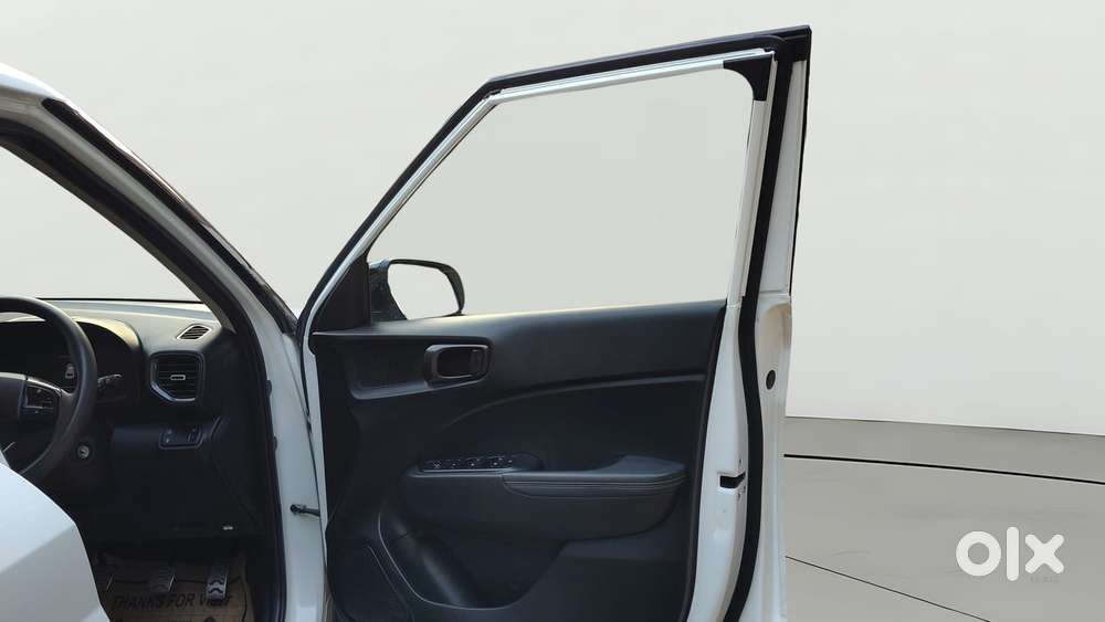 Hyundai Venue S (o) 1.2 Petrol Knight Edition, 2024, Petrol