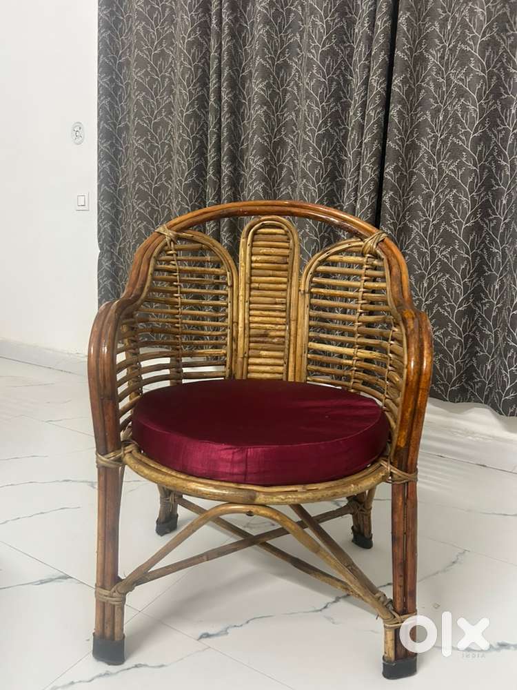 Bamboo chairs with tabel