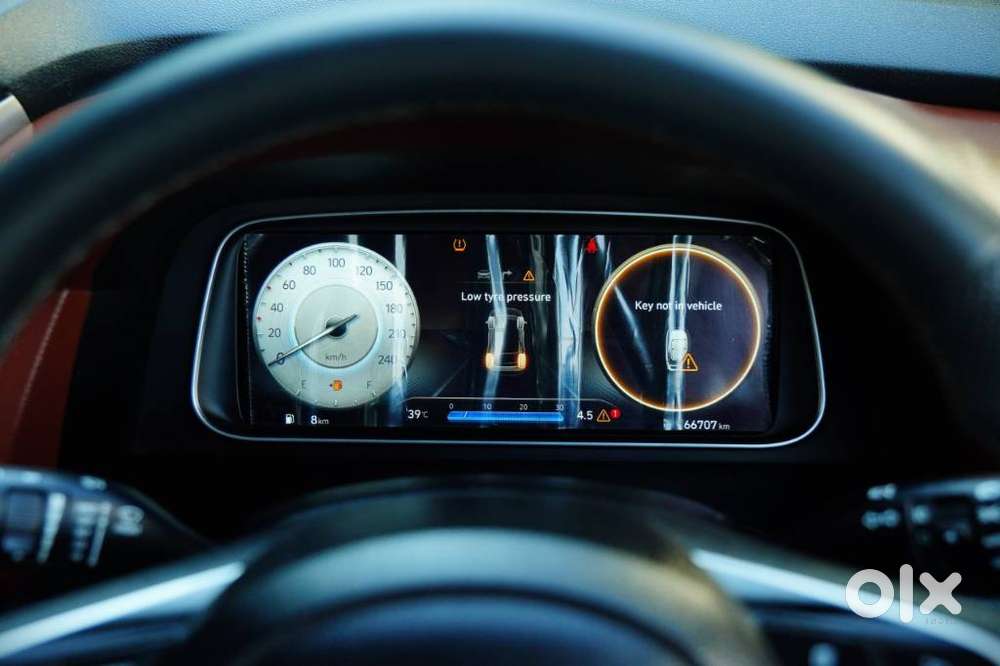 Hyundai Alcazar Platinum, 2023, Petrol