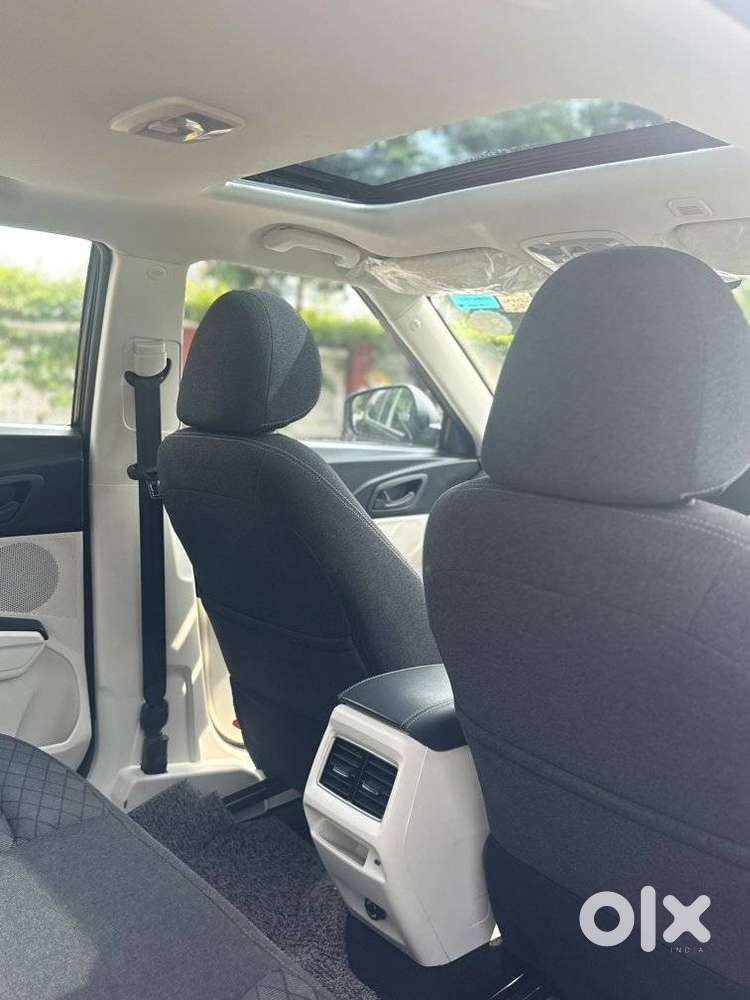 Mahindra Xuv 3xo Mx3, 2024, Petrol